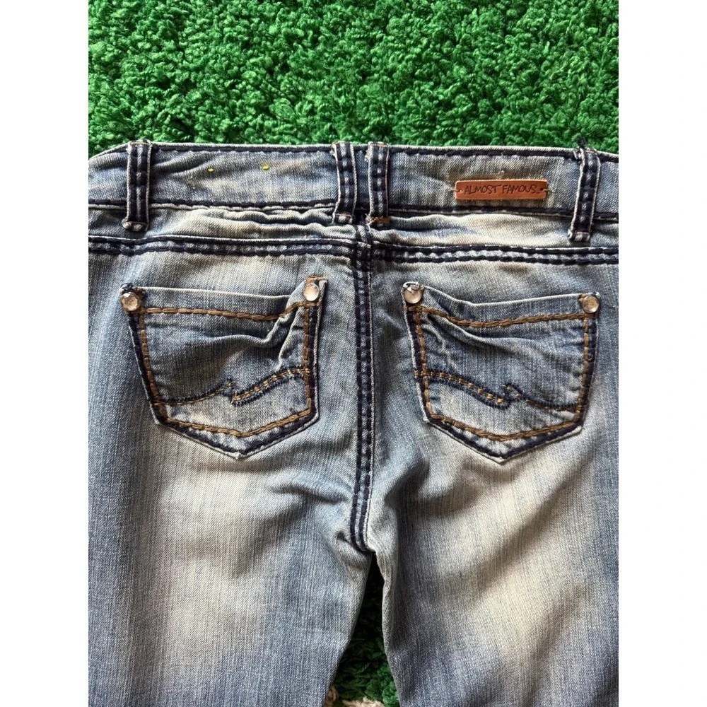 Almost Famous Junior Girls Distressed Blue Denim Jeans Rhinestone Pockets Size 5 - Picture 10 of 11